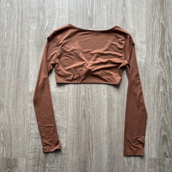 Twist Front Notched Neck Crop Tee - Picture 2 of 7